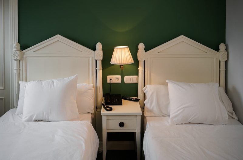hospedium-hotel-cabaneros-habitacion-estandar-doble-2-camas-8